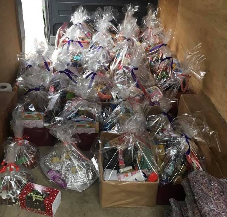 4gomes_family_christmas_hampers.jpg