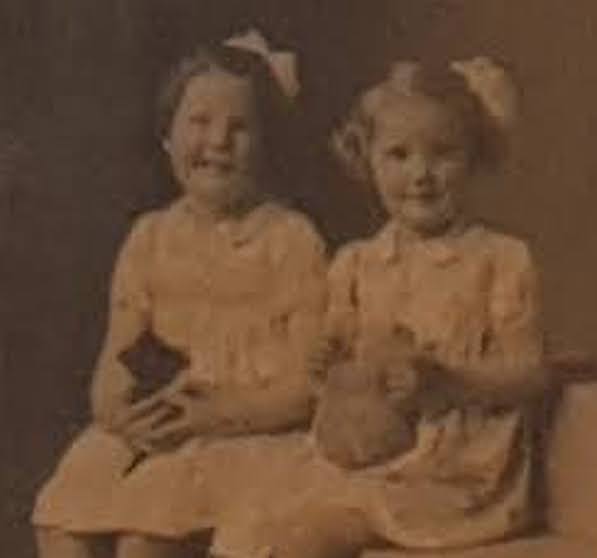 Enid and Janet de Gruchy
