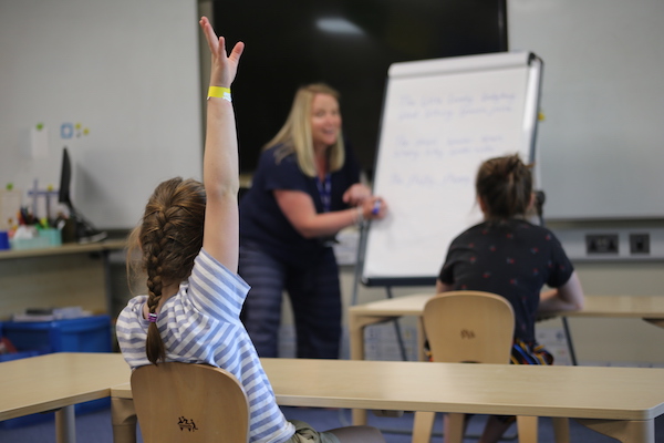 5schools_pupils_teaching_teacher.JPG