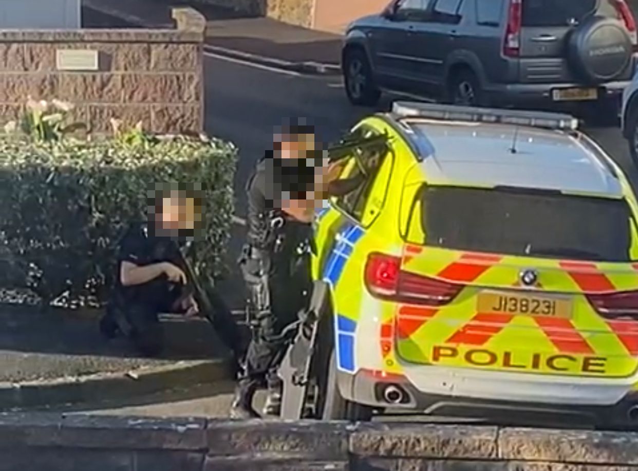 armedpolice2_censored_1.jpg