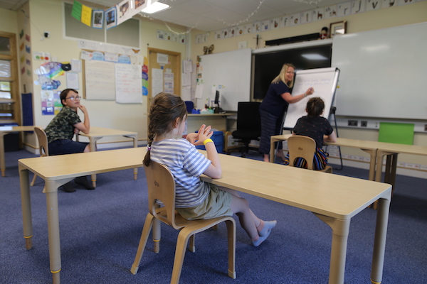 4schools_pupils_teaching_teacher.JPG
