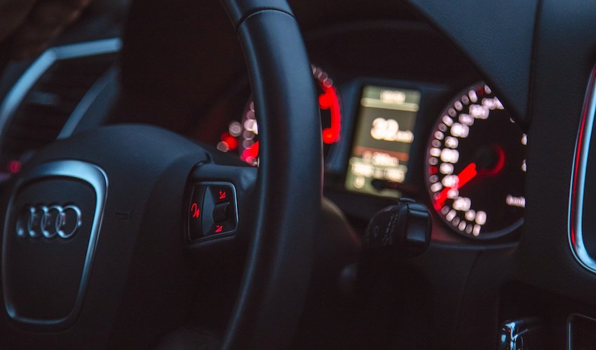 speeding_car_driving_diver_speed_traffic.jpg
