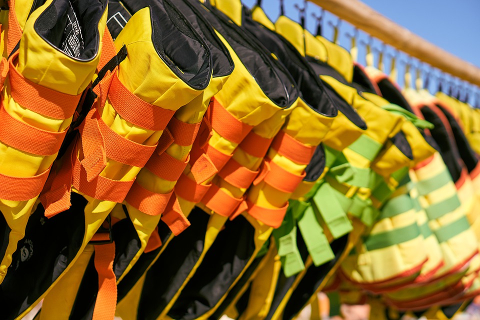 life-jacket-4509308_960_720.jpg