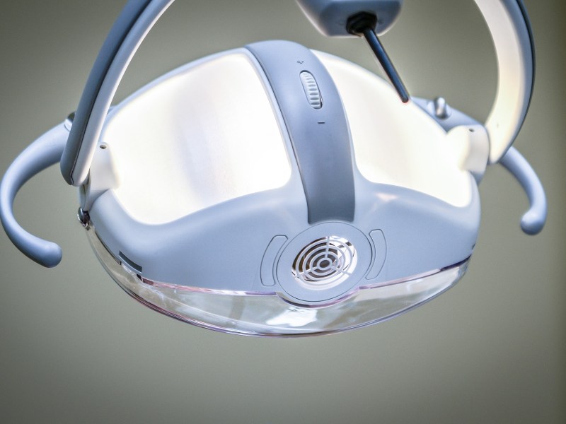 Dentist_light_lamp.jpg
