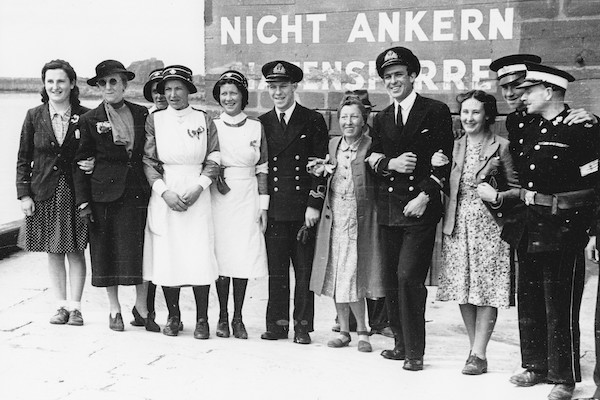 First_Liberators_ashore_on_9th_May_at_the_Albert_Pier_Jersey._Surgeon-Lieutenant_Ronald_McDonald_and_Sub-Lieutenant_David_Milln.jpg