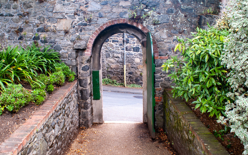 candie gardens door