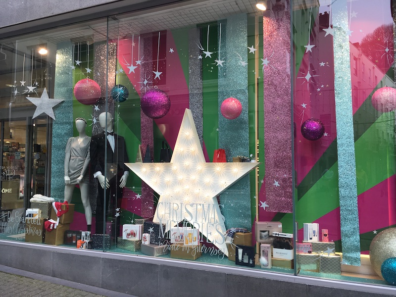 Creaseys_Department_Christmas_Window