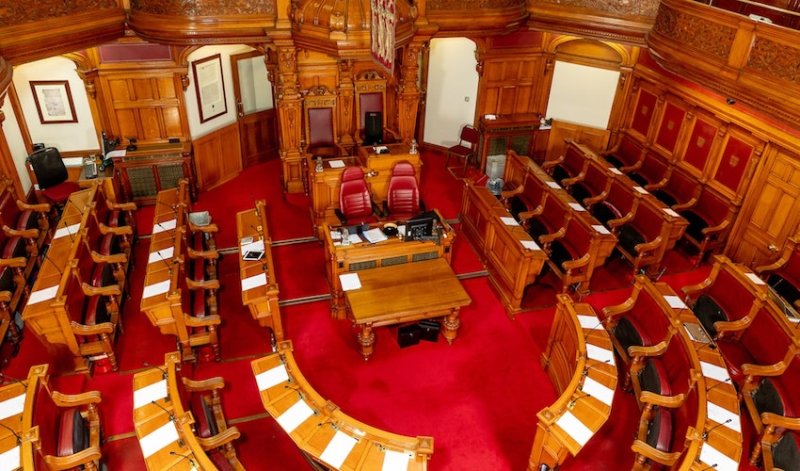 States_Assembly_states_chamber_debate_members-2.jpg