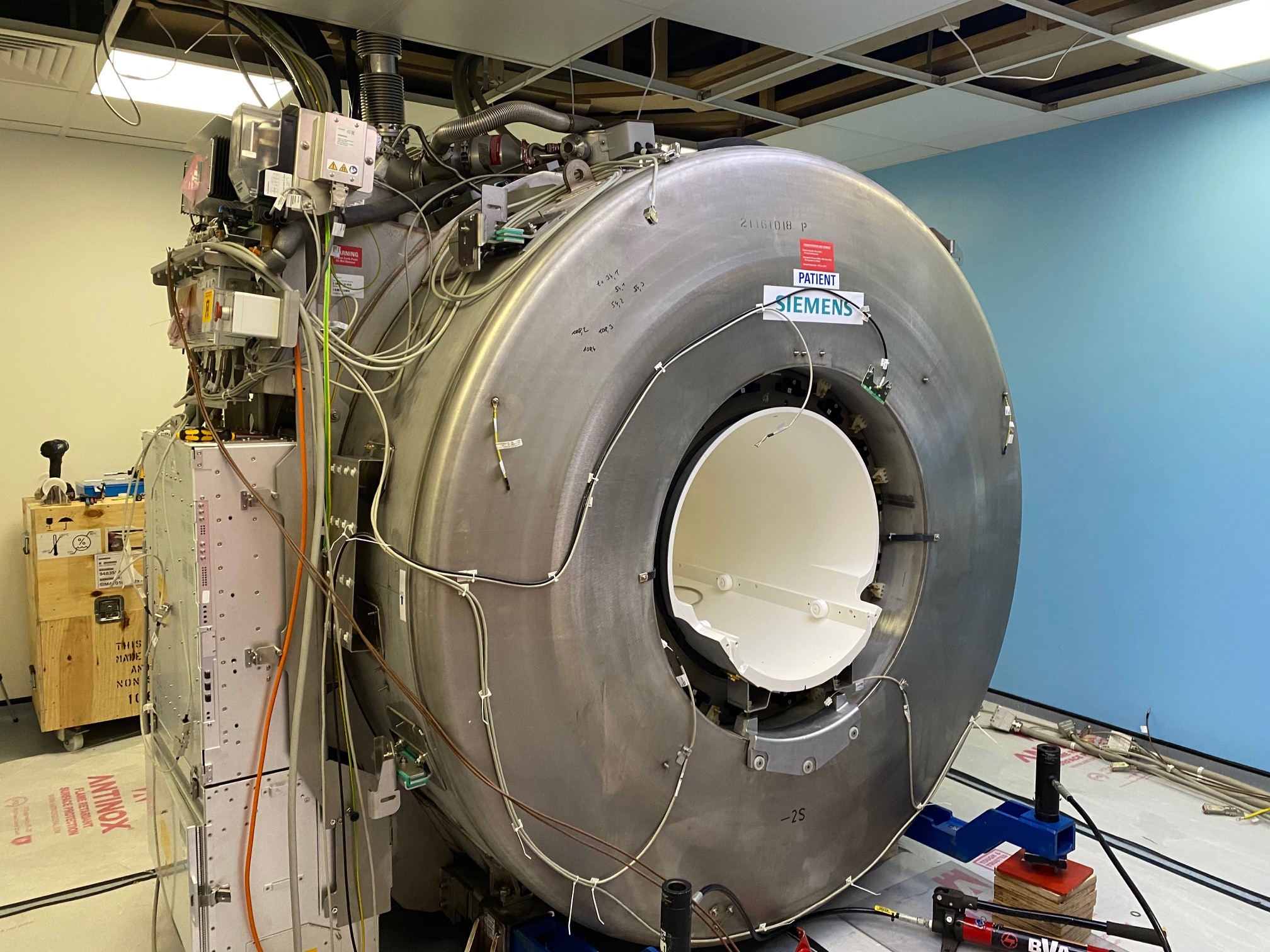 New_MRI_Scanner_in_construction.jpg