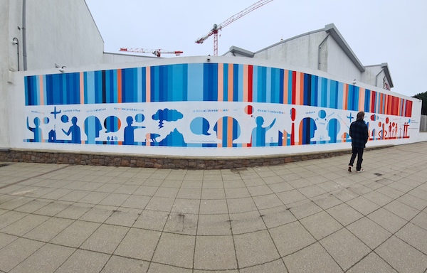 9climate_stripes_mural_ian_rolls.jpg