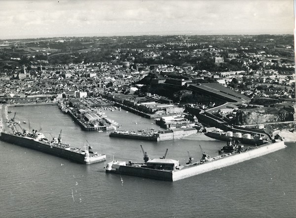 6Fort_Regent_Archive_pics.jpg