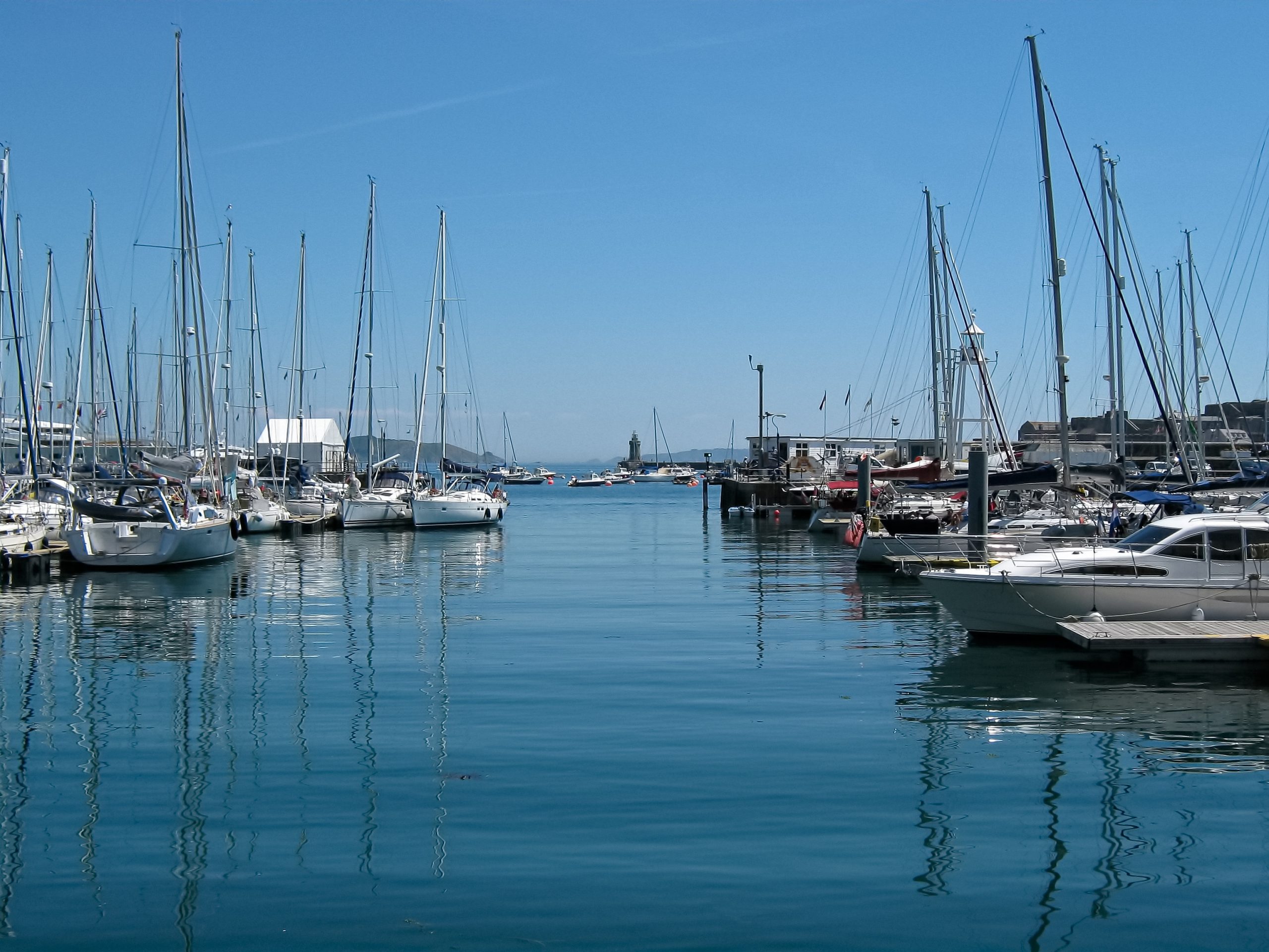 Guernsey_harbour.jpg