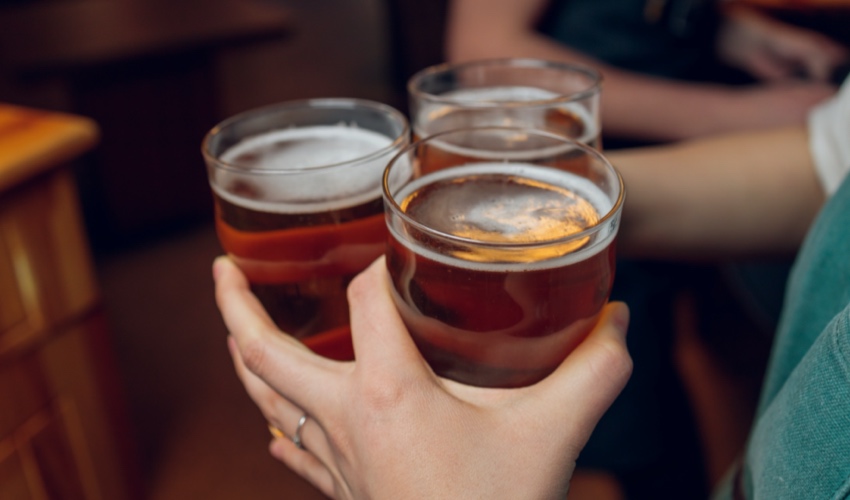 Serving beer ale pub.jpg