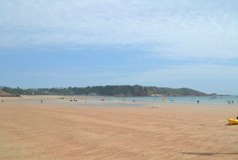 8St_Brelades_Bay.jpg
