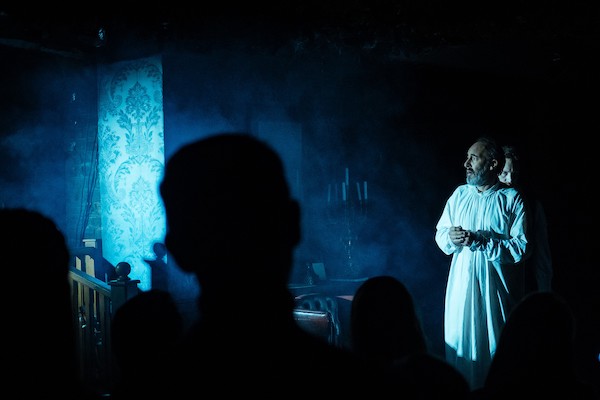 26_-_Al_Barclay_as_Scrooge_-_Credit_Becky_Lee.jpg