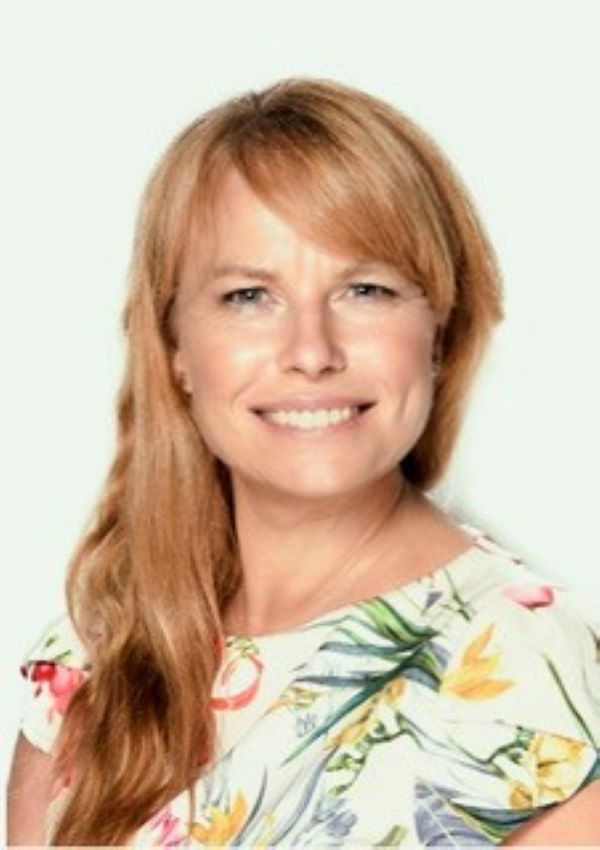 Claire_Hammond_.jpg