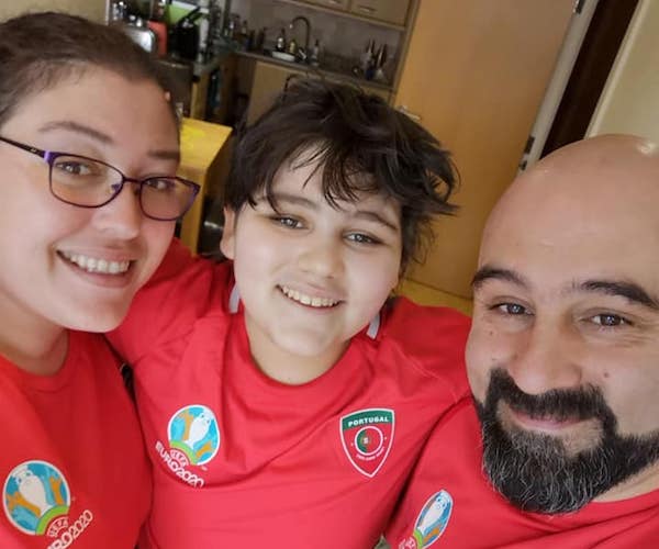 Xano_de_sousa_with_parents.jpg
