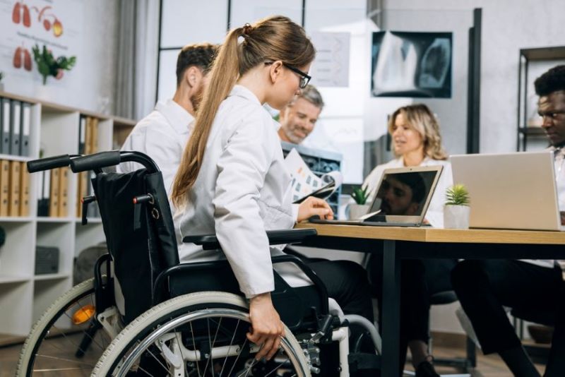 Generic_woman_in_wheelchair_at_work.jpg