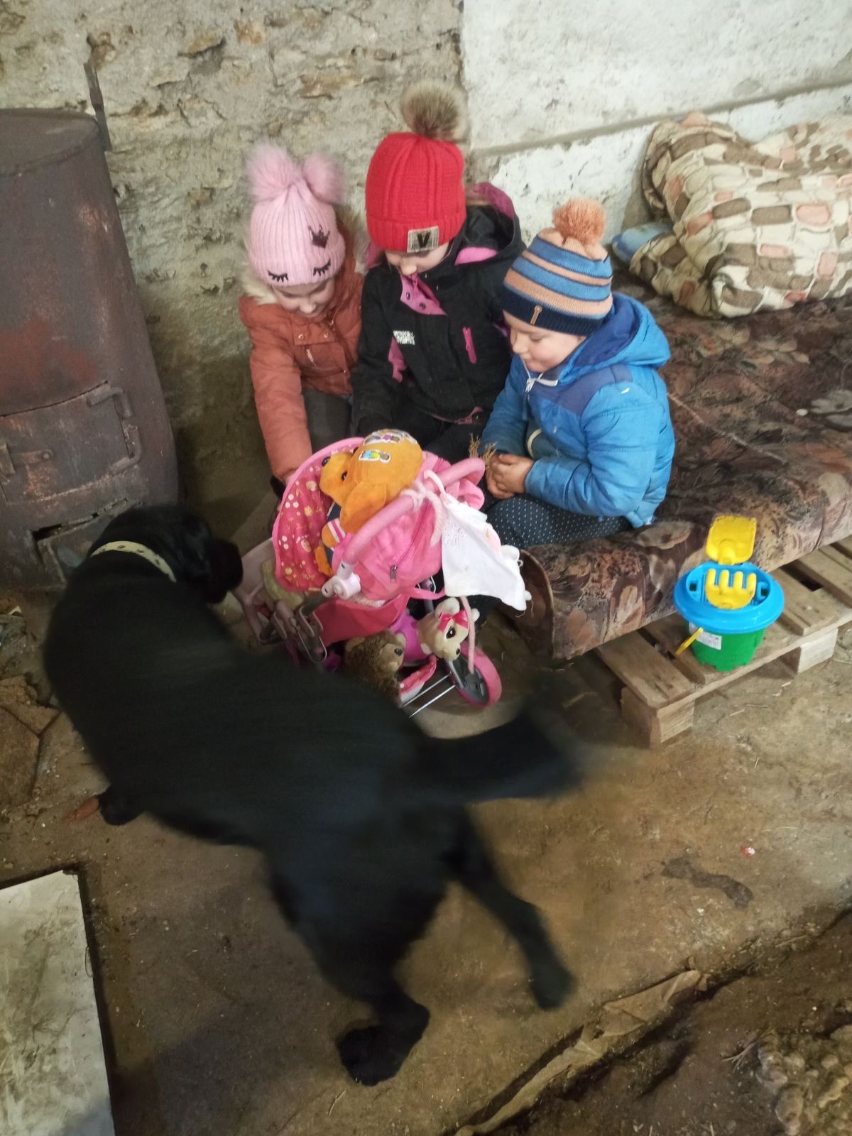 Kids_in_bomb_Shelter.JPG
