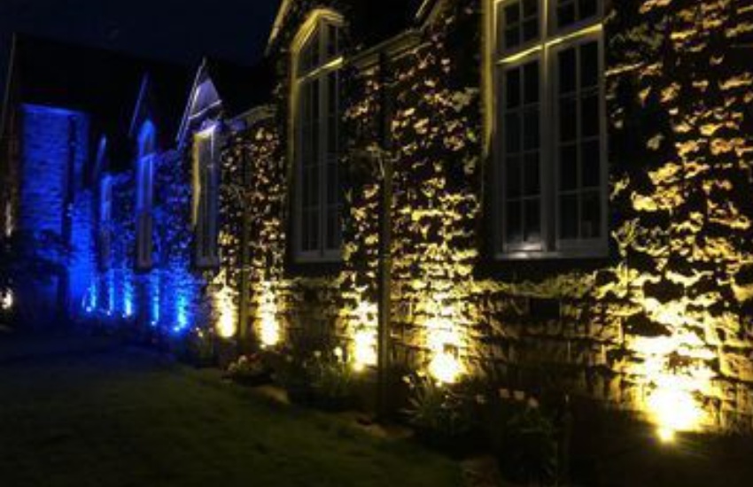 St_Martins_Douzaine_lit_up_in_colours_of_Ukraine.jpg