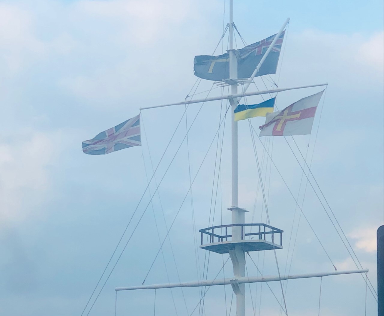 Ukraine_flag_mast.jpeg