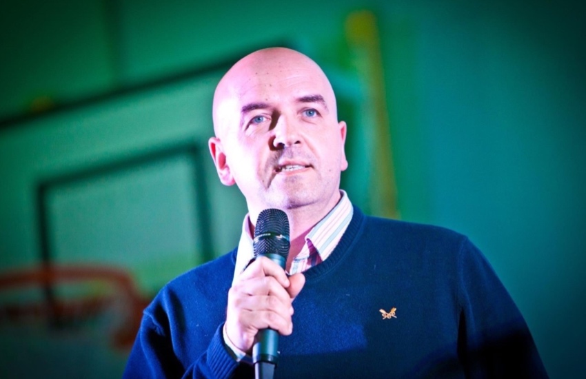 Jon_Le_Tocq_-_public_speaking.jpg