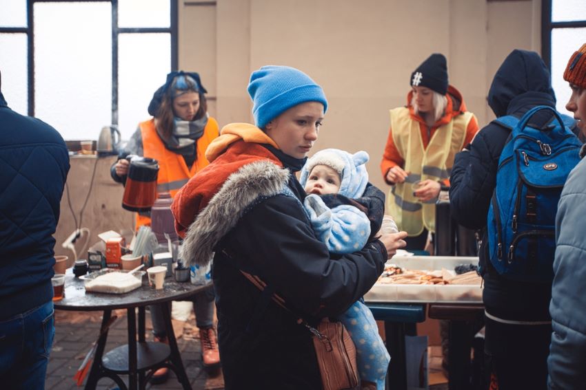 Refugees_fleeing_Ukraine.jpg