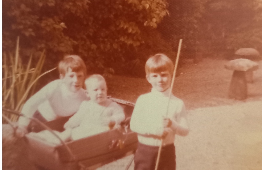 LDeS_-_baby__brothers.jpg