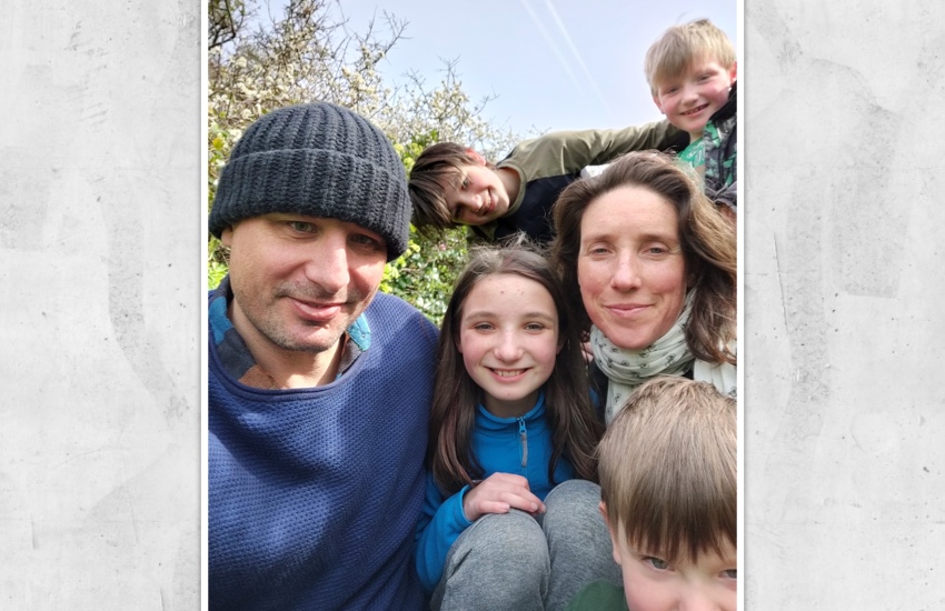 LDeS_-_family_cliff_walk.jpg