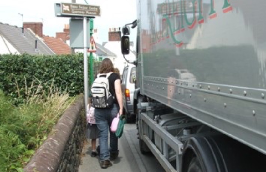 Narrow_pavement.jpg