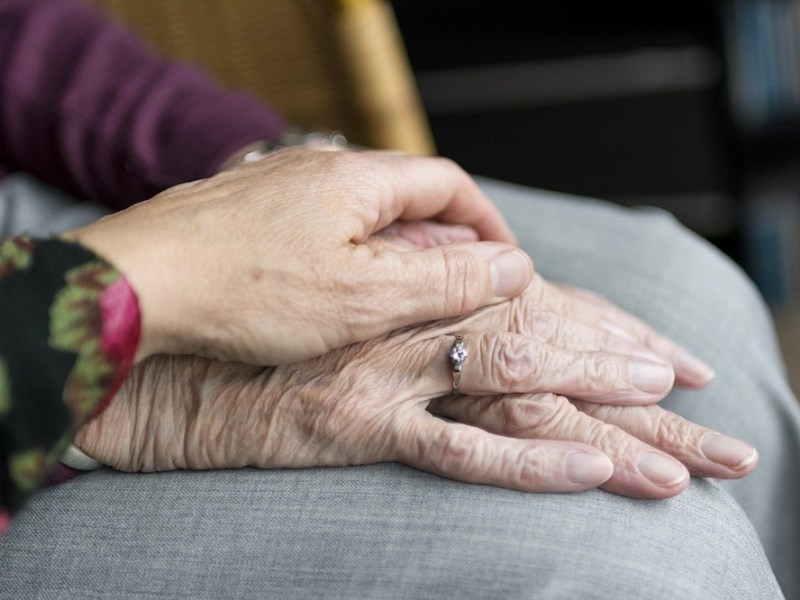 elderly_hands.jpg