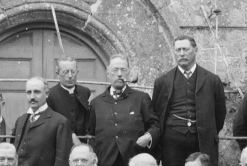 Adolphus_with_the_pipe.png
