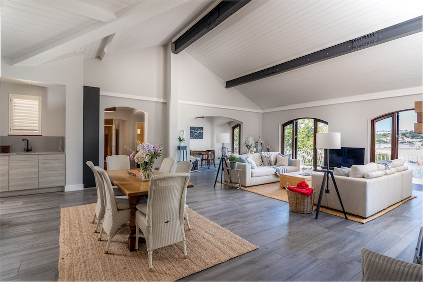Interior Boot St Brelade.jpg