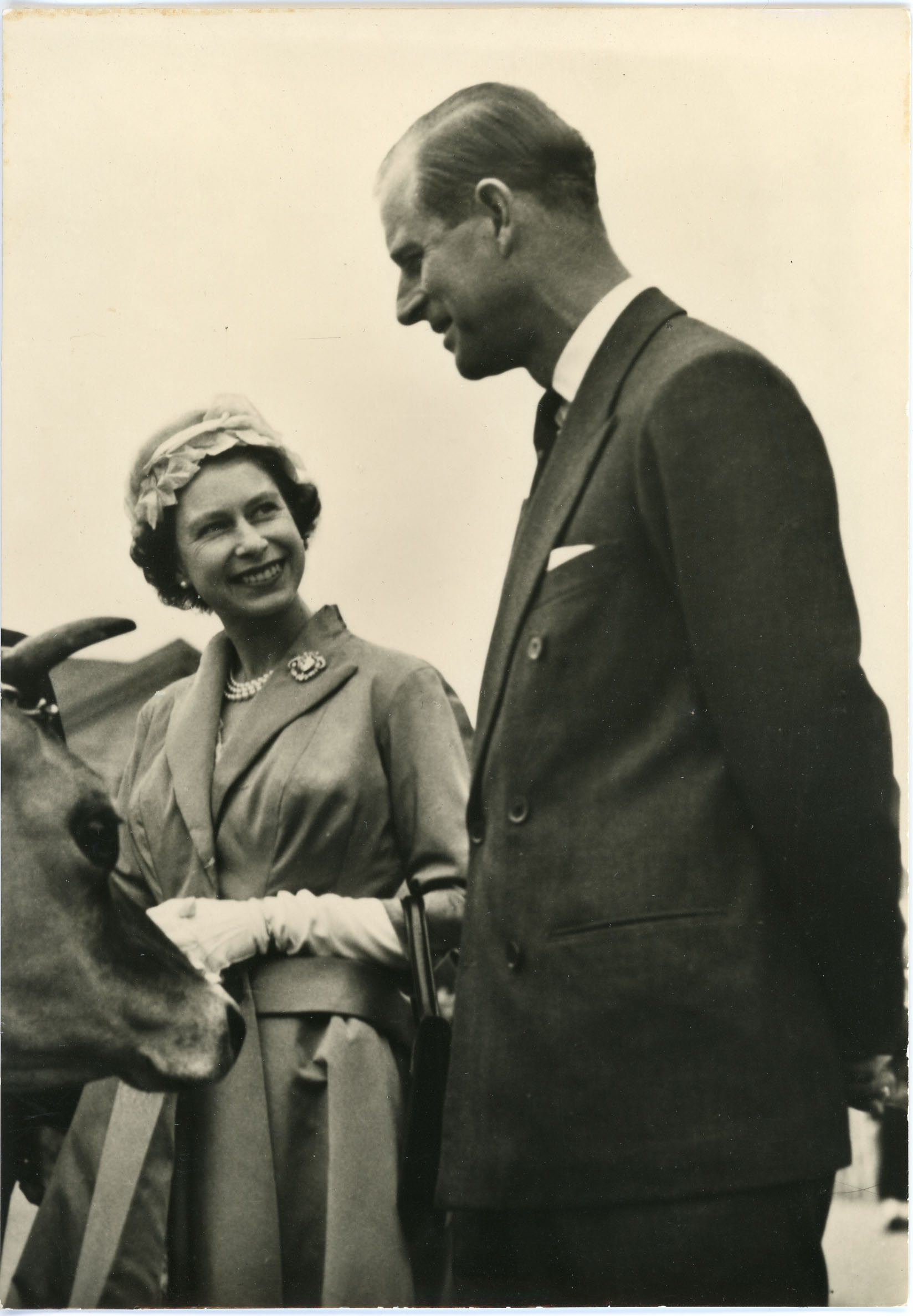 Postcard_of_Queen_and_DoE_1957.jpg