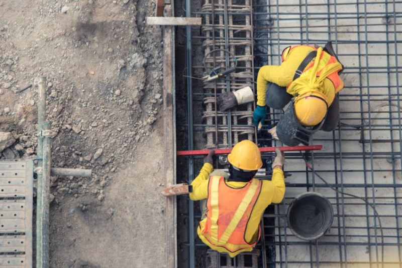 Construction_workers_generic.jpg
