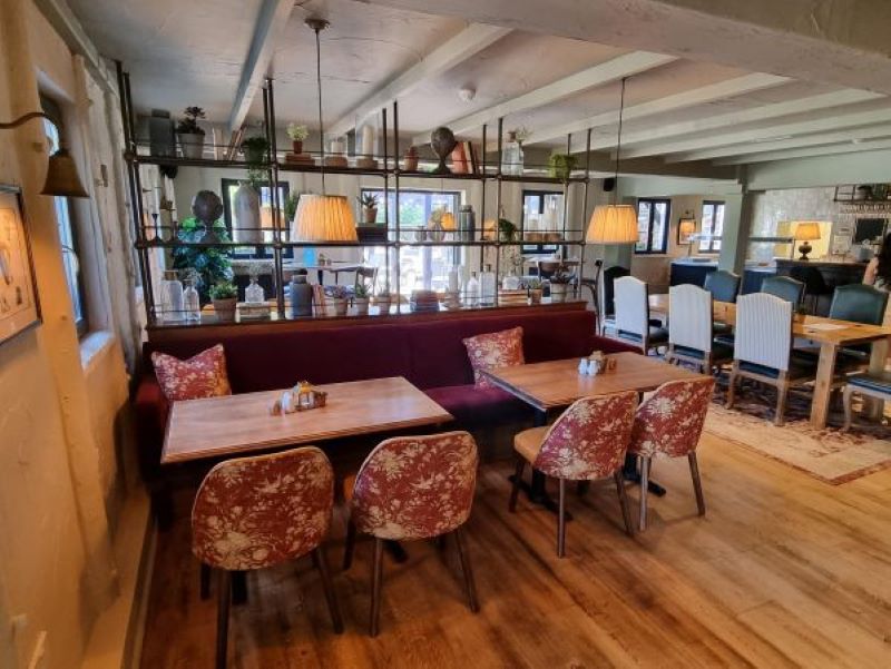 Deerhound_Inn_interior_2.jpeg