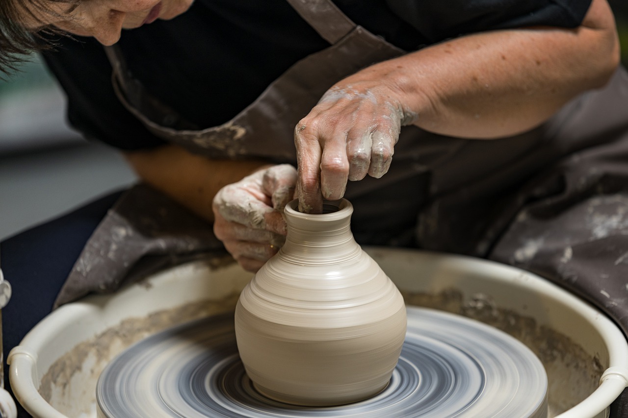 potter-gb1364756d_1280.jpg