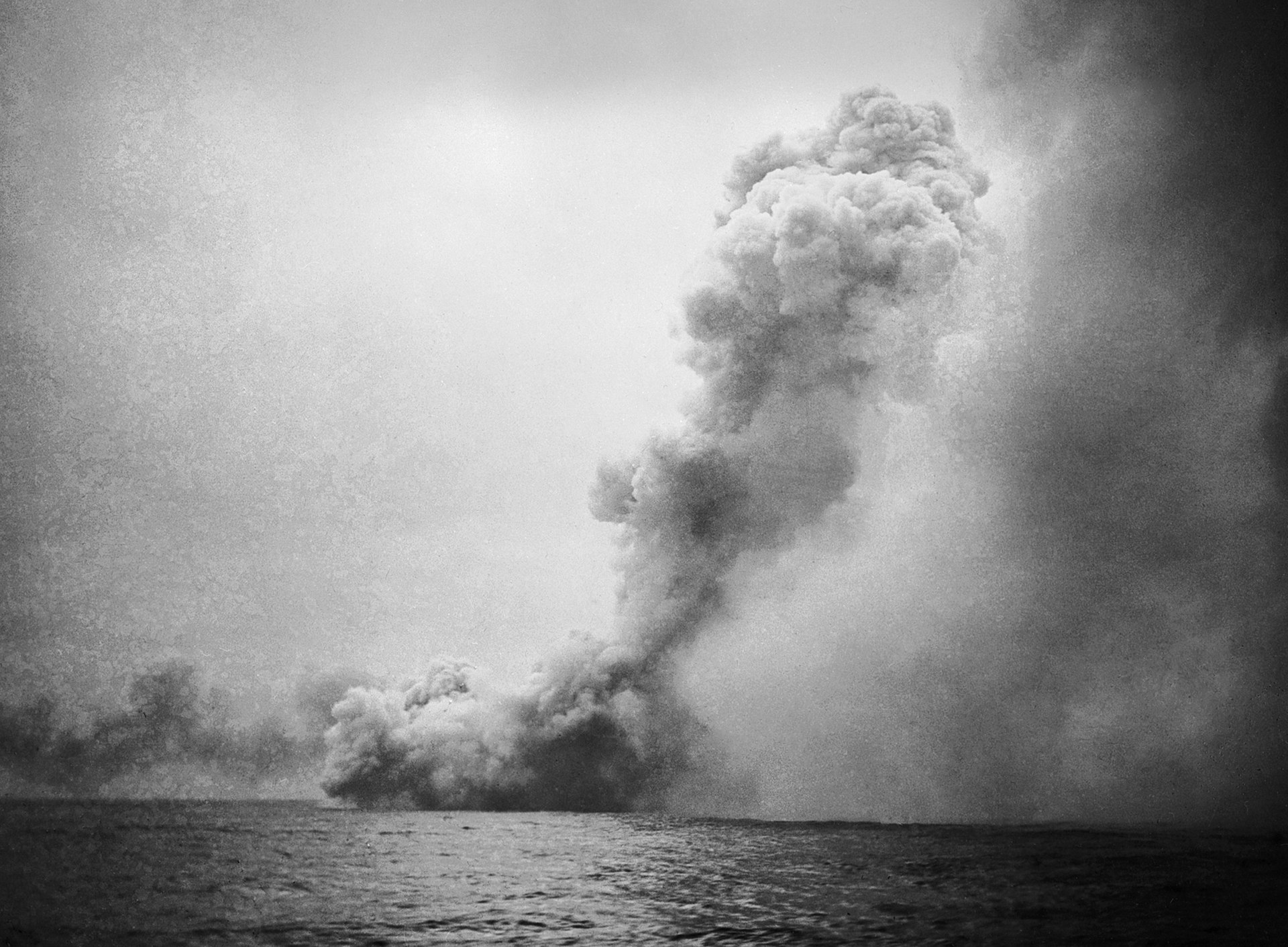 The_Queen_Mary_Explodes.jpeg