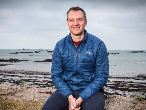 LISTEN: Pilot recalls dramatic moment of ditching aircraft in the sea