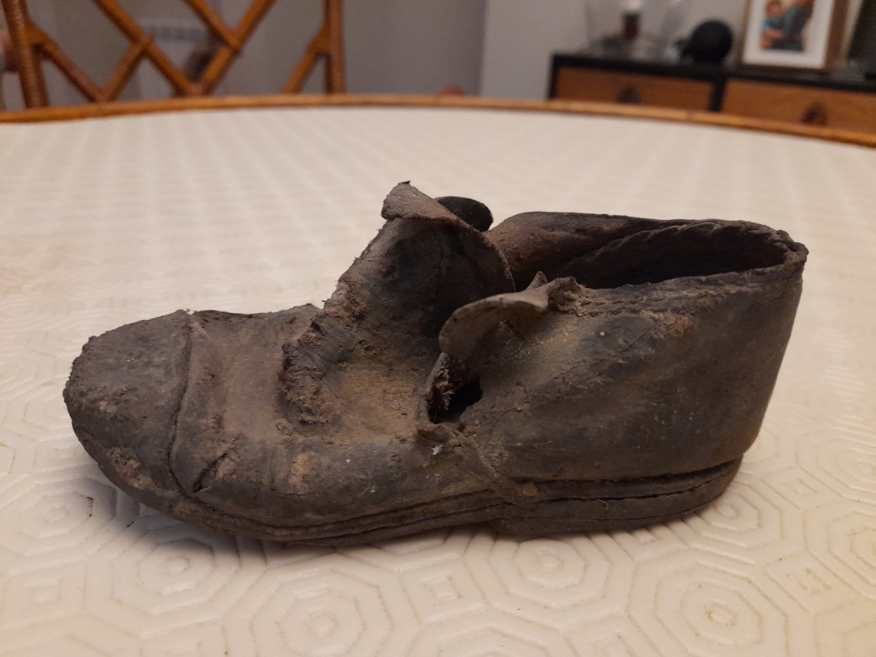Shoeinatticresized.jpg