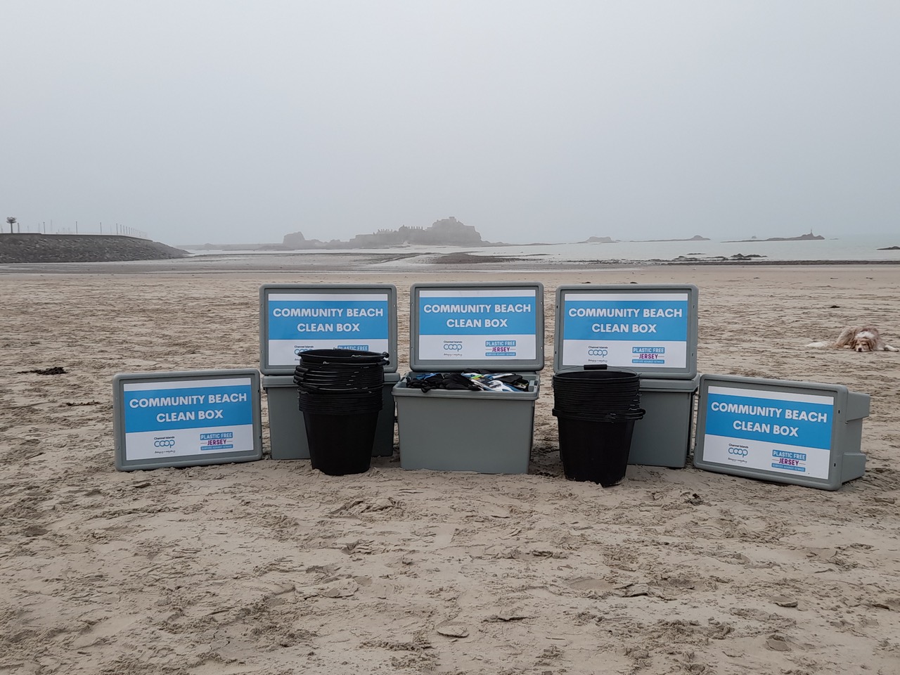 230214_Beach_clean_boxes_2.jpeg