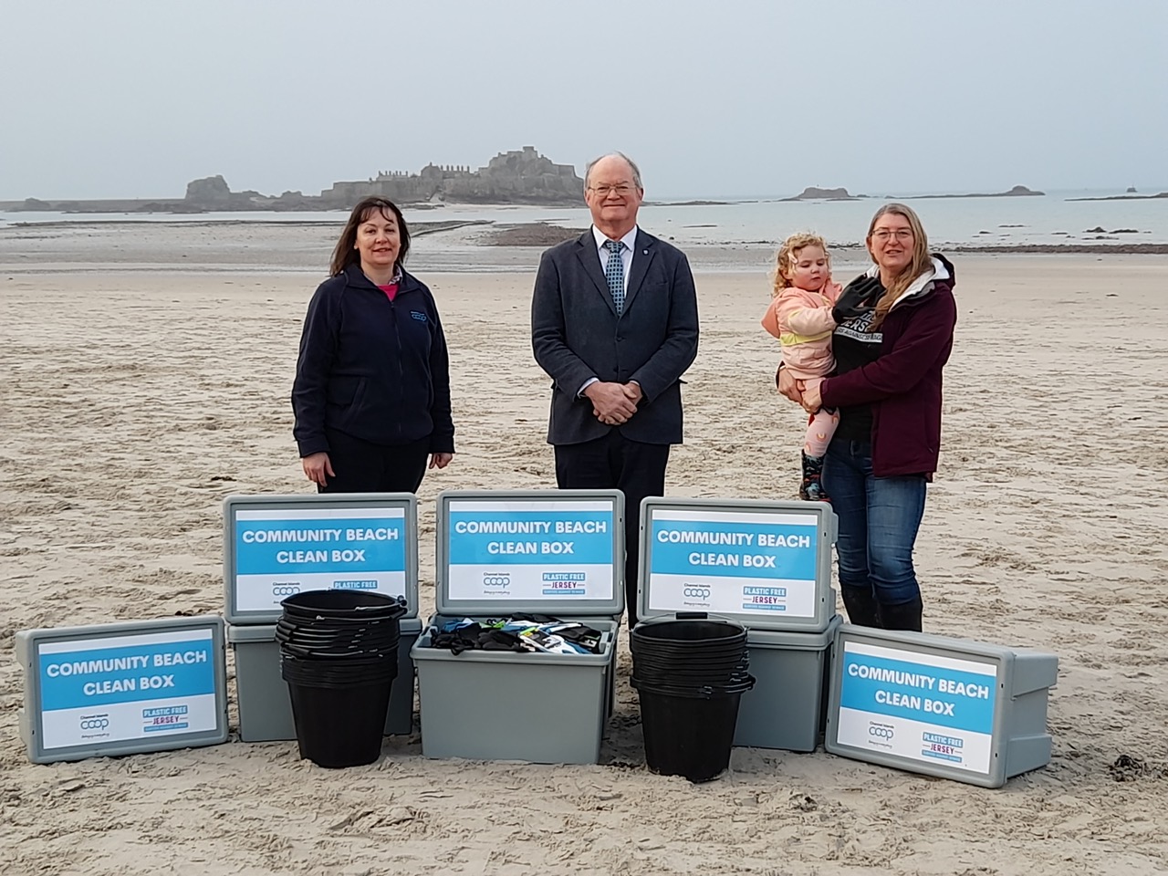230214_Beach_clean_boxes_3.jpeg