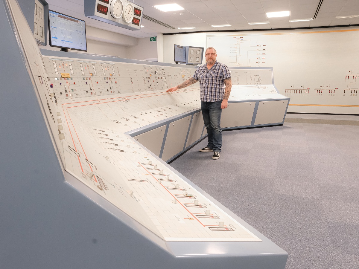 Guernsey_Electricity_switchboard_2023_Credit_Paul_Chambers.jpg