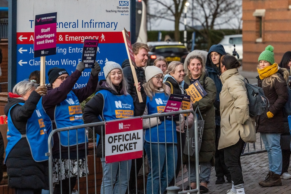 striking UK nurses