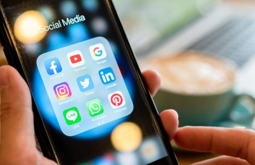 Social_media_phone.jpg