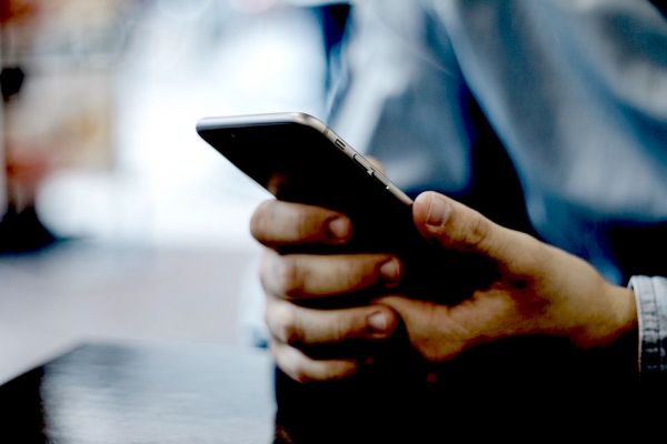 phone_texting_text_sms_iphone_apple_message.jpg