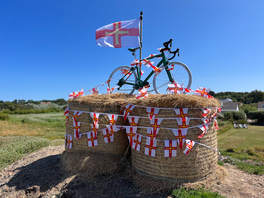 Island_Games_bike_hay_bales
