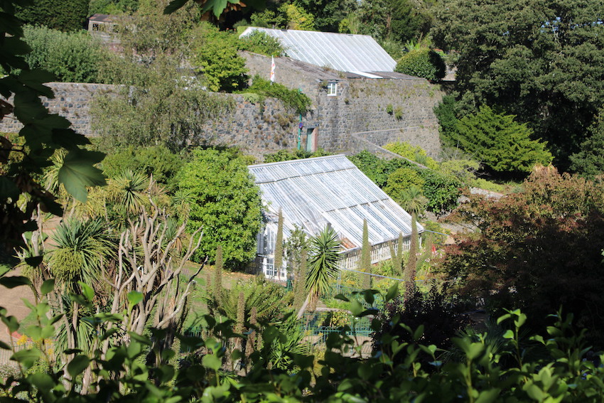 Candie_Gardens_lower_greenhouse_and_garden.JPG