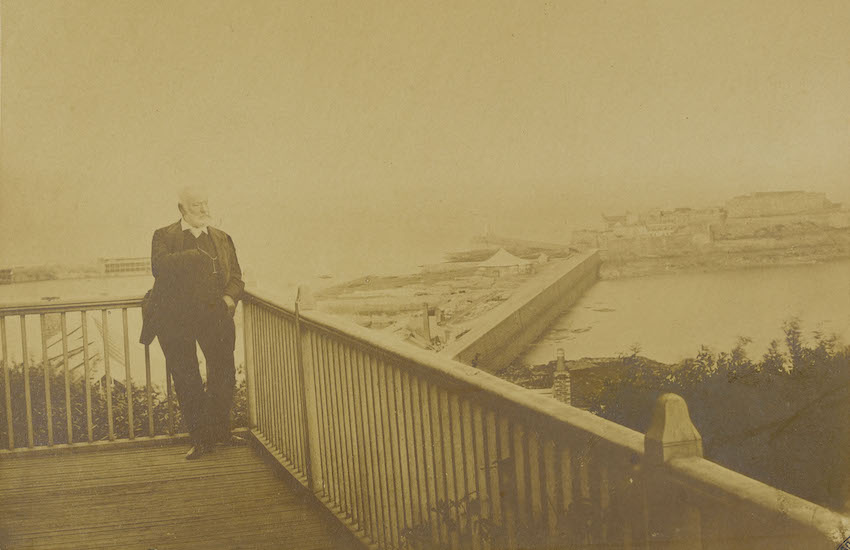 Victor_Hugo_Castle_Cornet_emplacement.jpg