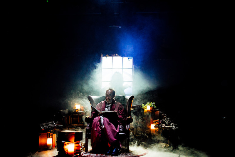 01_-_Al_Barclay_as_Scrooge_-_Credit_Becky_Lee.jpg